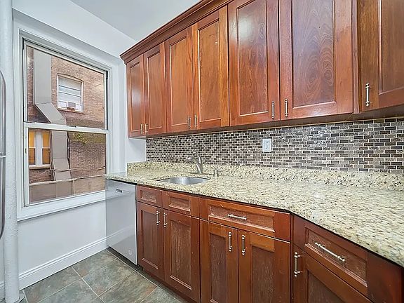 5th image of 136 Hicks St APT 4