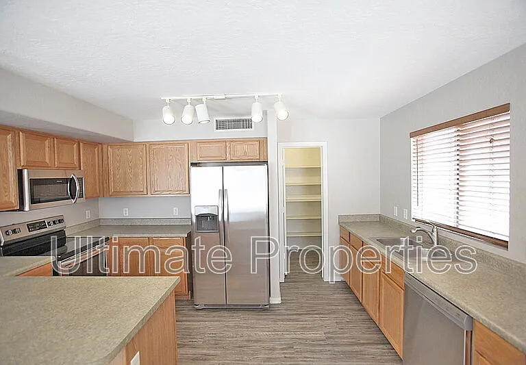 6132 N Florence Ave — Photo 7