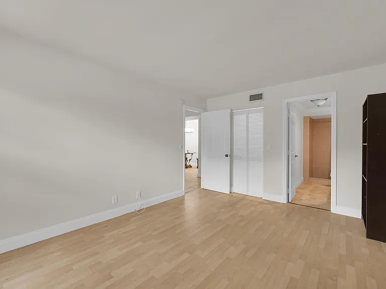 490 NW 20th St #1140 — Photo 17