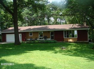 8516 E Maize Rd, Ridott, IL 61067