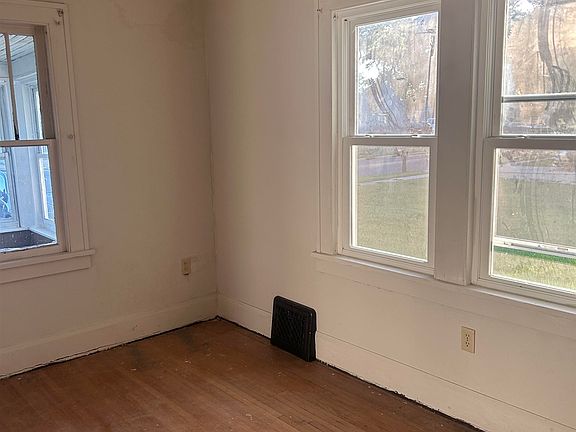 5th image of 326 Sycamore Ln