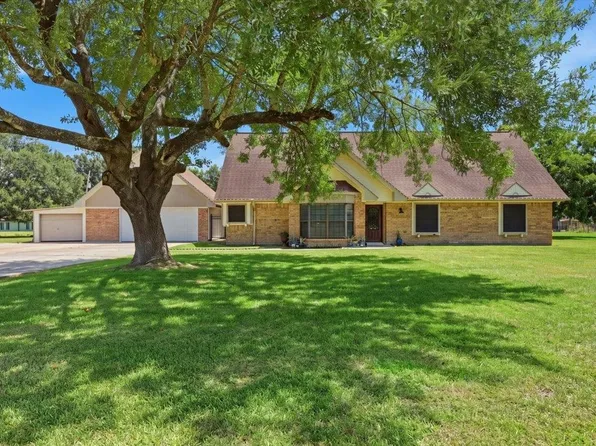 10867 Greenway Dr, Beaumont, TX 77705