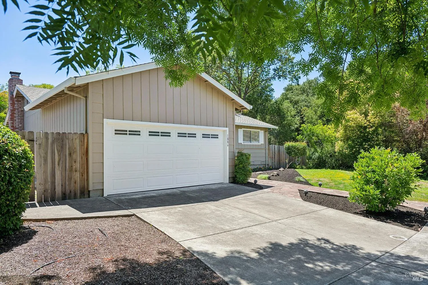 1886 Neotomas Avenue - Photo 1
