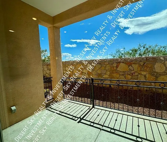 2427 Elena Way — Photo 27
