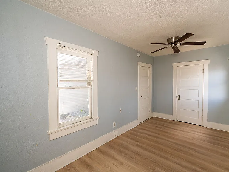 306 Taylor Ave #B — Photo 3