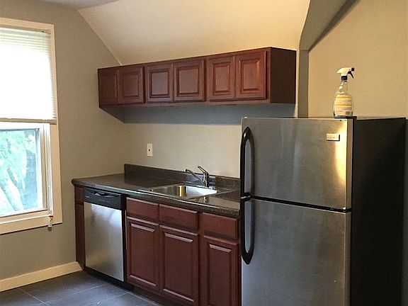 5th image of 76 Warren Pl #3