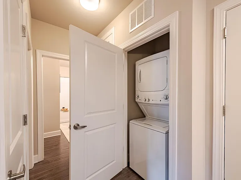 The Edison Lofts Apartments — Photo 7