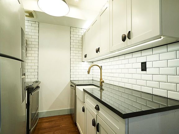 4th image of 41 Brooklyn Ave #5C