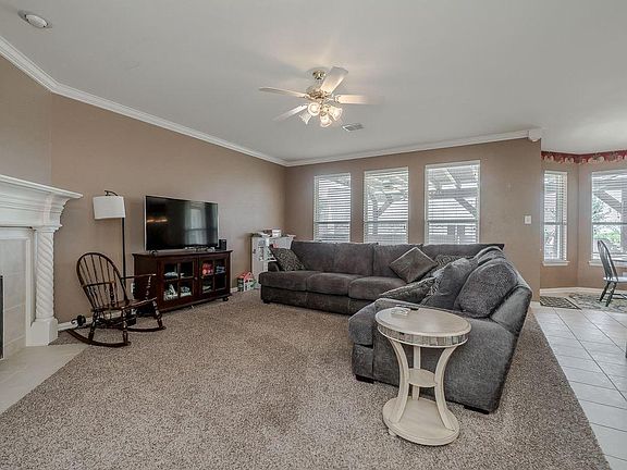 5th image of 912 Royal Oaks Dr