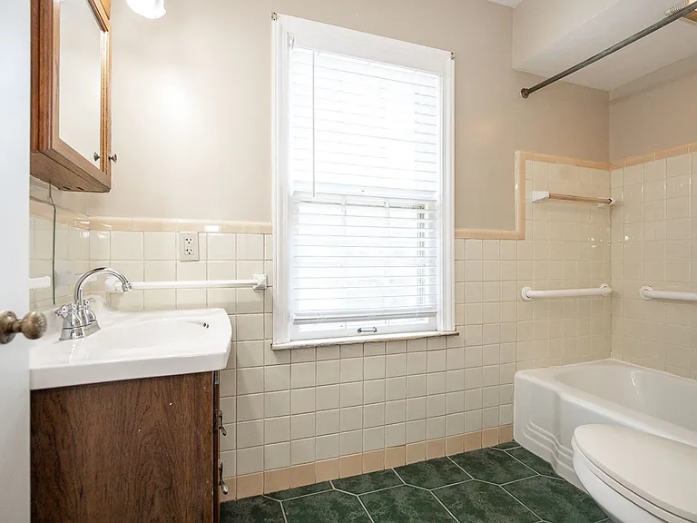 3715 Avalon Rd — Photo 4