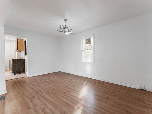 5th image of 2411 Andrews St