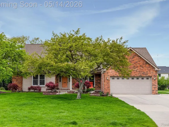 27526 Bridle Hills Dr, Farmington Hills, MI 48336