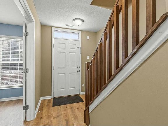3rd image of 282 Silver Maple Dr