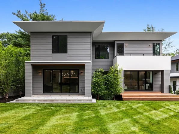 221 Gardner Rd, Brookline, MA 02445