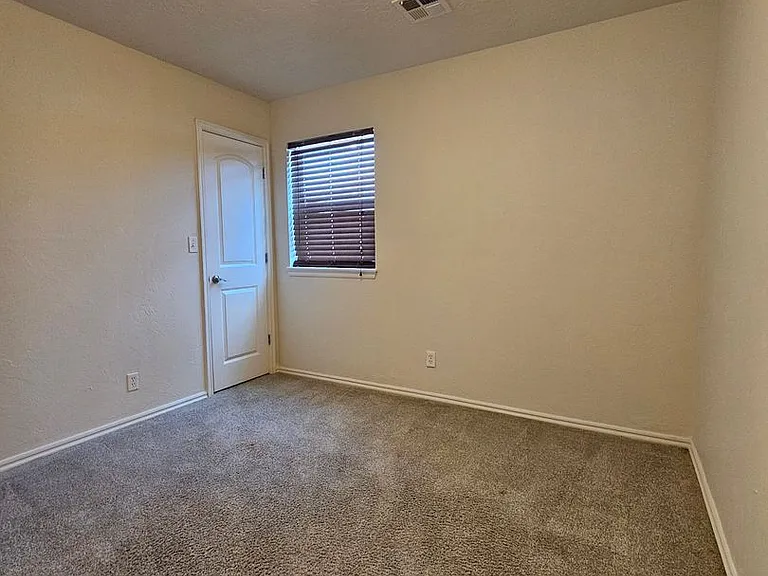 1345 Columbia Cir — Photo 10