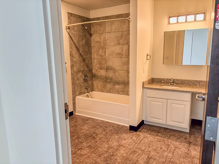 23 N Summit St — Photo 9