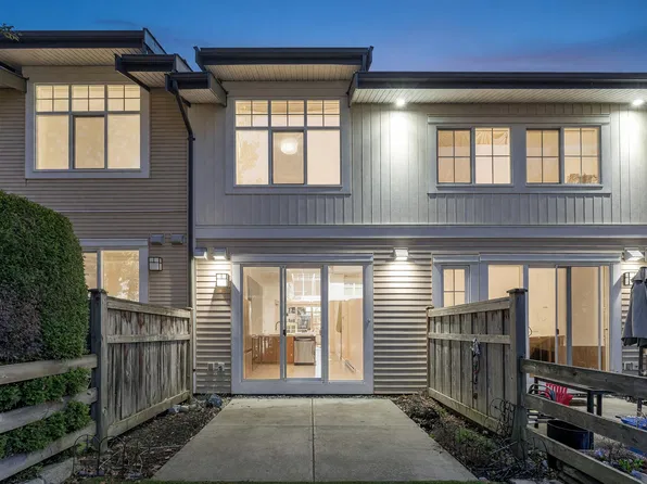 2450 161a St #224, Surrey, BC V3Z 8K4