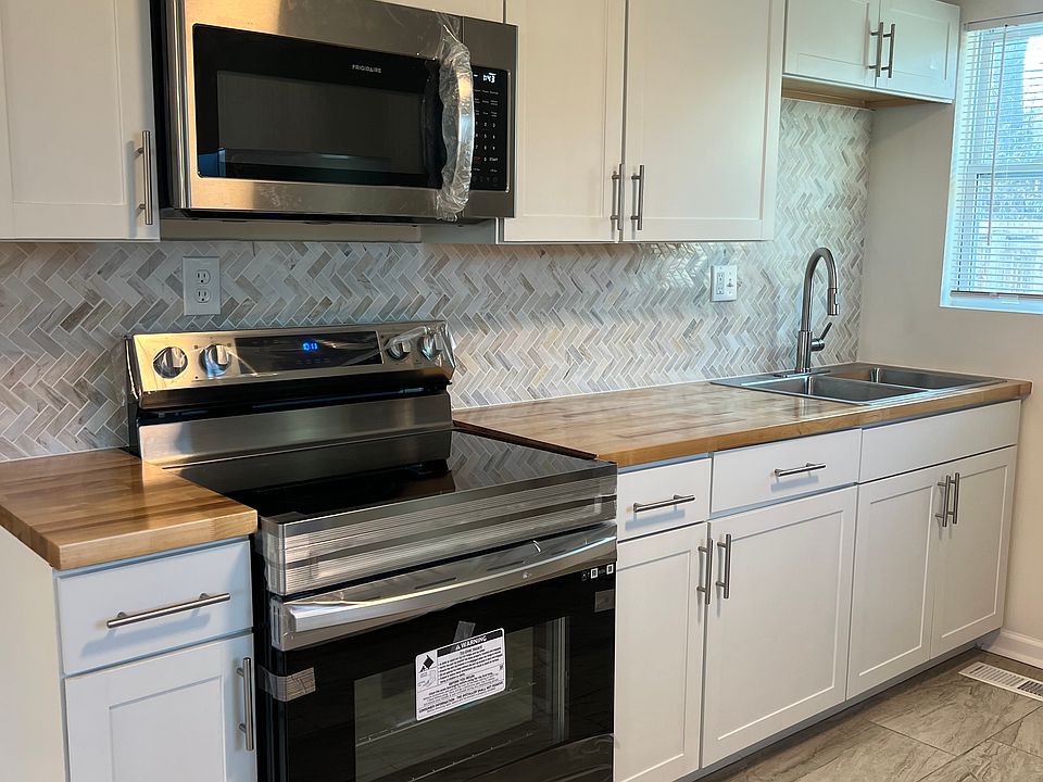 1st image of 1775 Roosevelt Ave #1