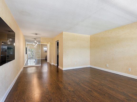 4th image of 2111 NE 56th St APT 109
