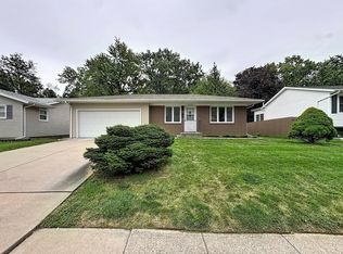 2438 3rd St, Moline, IL 61265