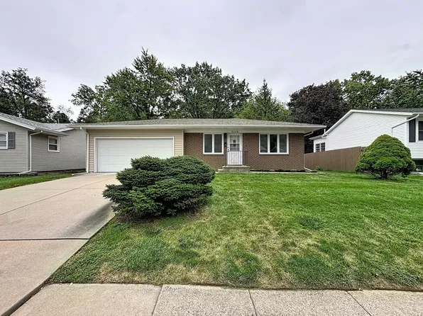 2438 3rd St, Moline, IL 61265