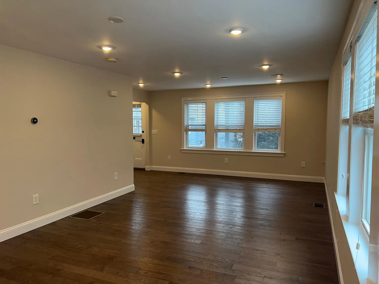 2 bed, 1012 sqft, $3,600 — Photo 2