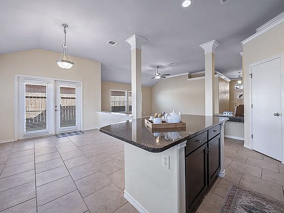 4th image of 3905 Los Arroyos Dr