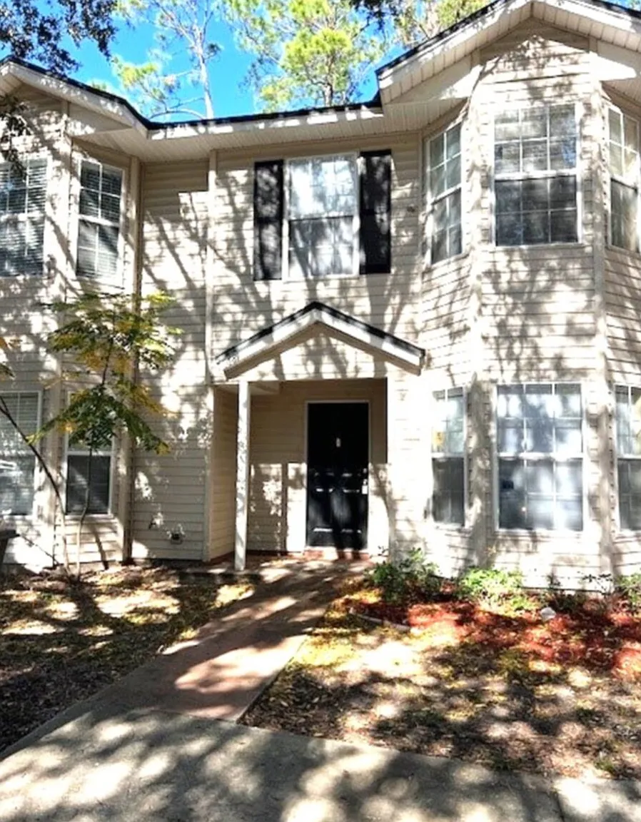 3/2.5 town house on West Side — Photo 4