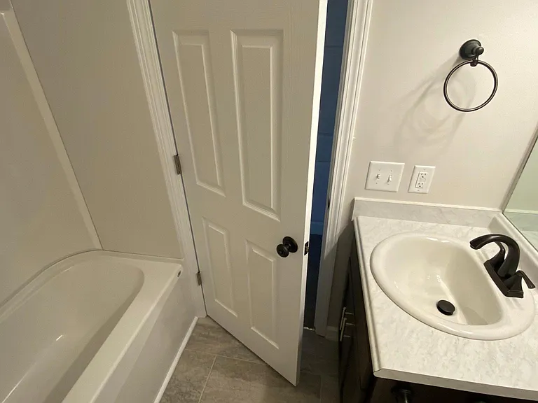 2nd Floor - Full Bath