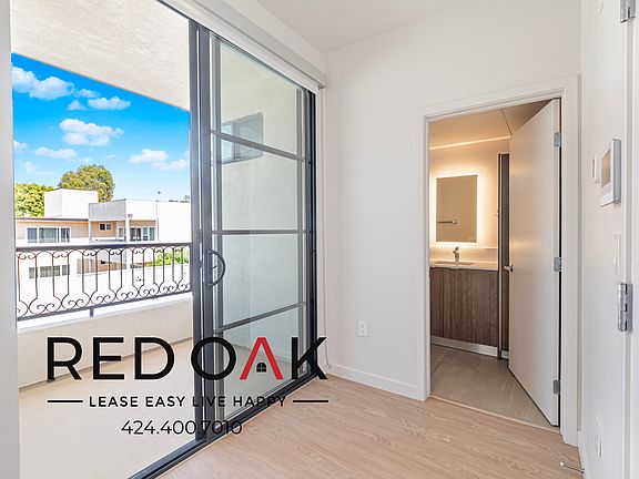 4th image of 11649 1/2 Mayfield Ave #6D
