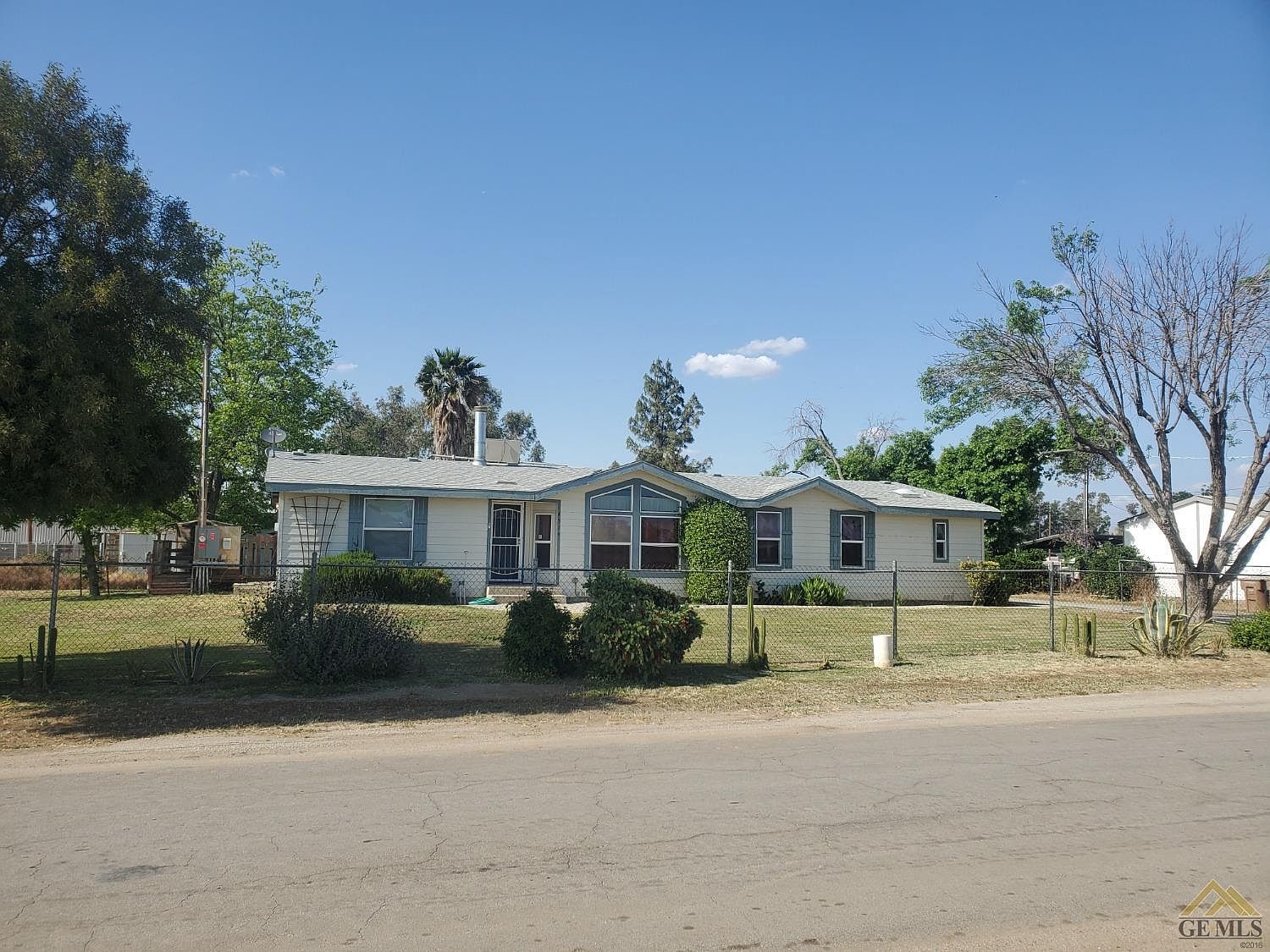 8314 Smith Rd, Bakersfield, CA 93307 Zillow