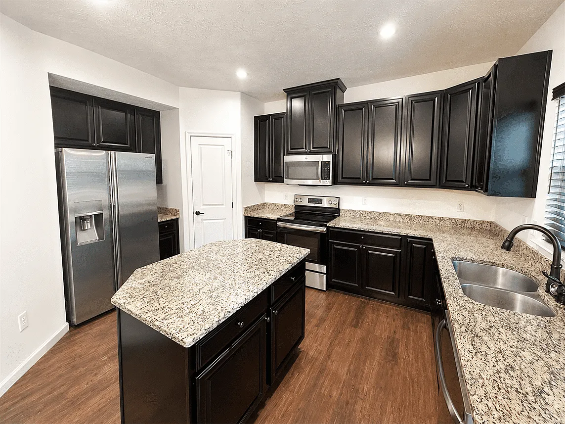4 bed, 3.5 bath, 2964 sqft, $3,200 — Photo 2