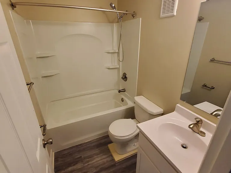 Saratoga Apartments - STA — Photo 59