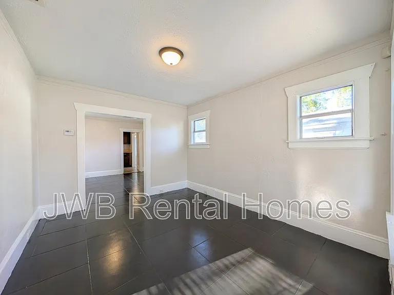 1316 W 31st St — Photo 5