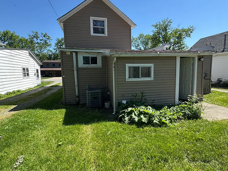210 Santee Ave — Photo 4