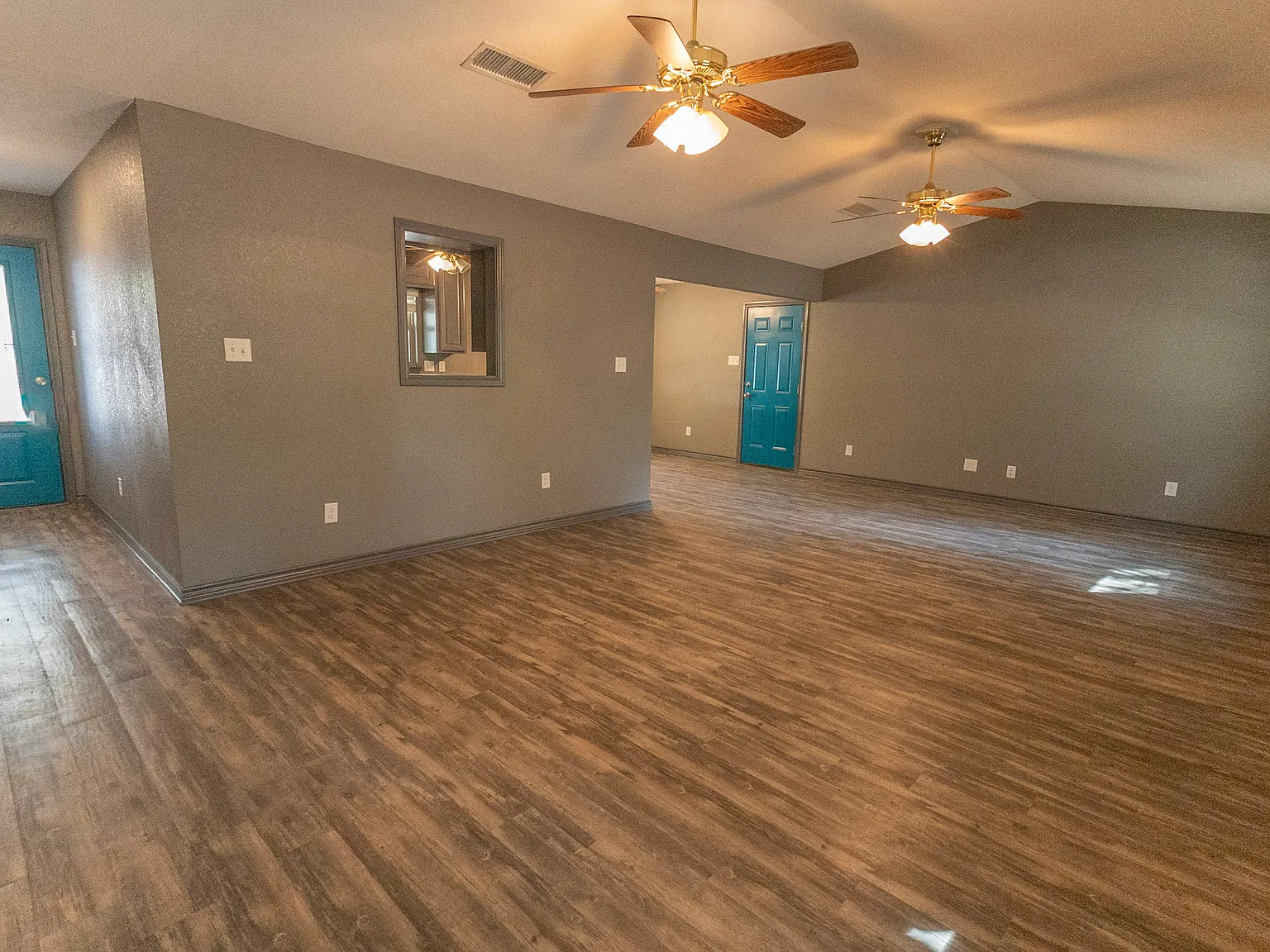 3 bed, 1460 sqft, $1,900 — Photo 2