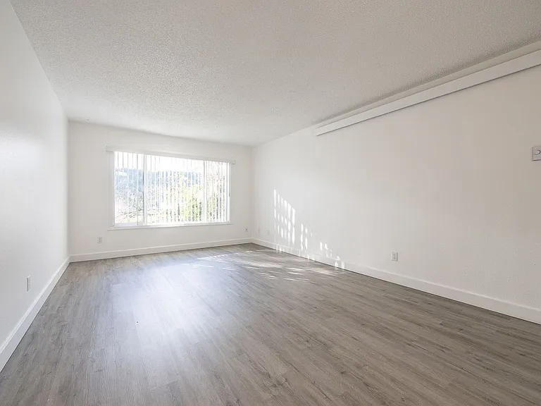 Bridgeview Apartments - Get a $500 VISA! — Photo 20