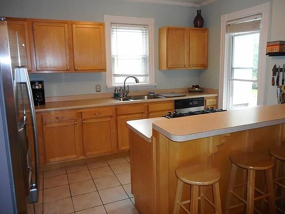 3rd image of 247 Gregory St