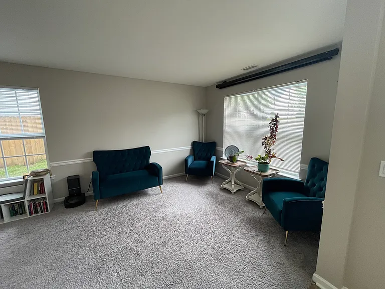 605 Holly Thorn Trce — Photo 9