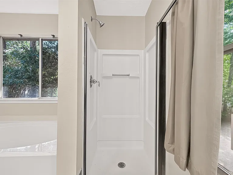 18174 Woodsdale Ct — Photo 30