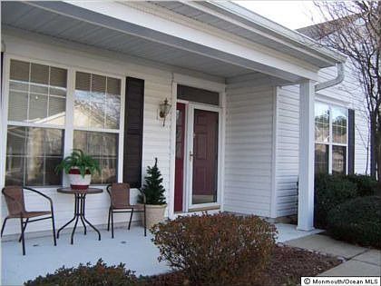 4th image of 18 Golden Willows Ave