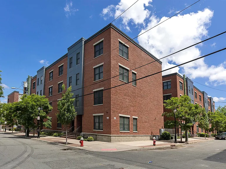 24-1 Ash St #1 — Photo 19