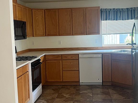 2nd image of 18610 NE Vaughn Milton Loop