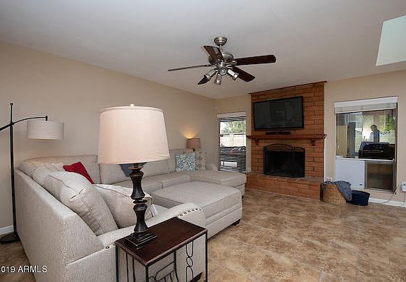 5th image of 932 W La Jolla Dr