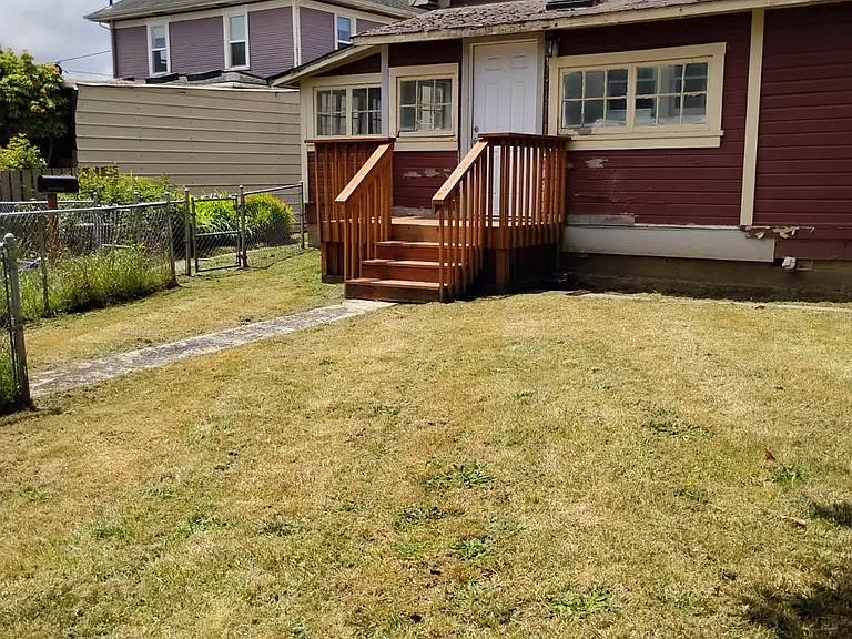 824 S 5th St — Photo 14