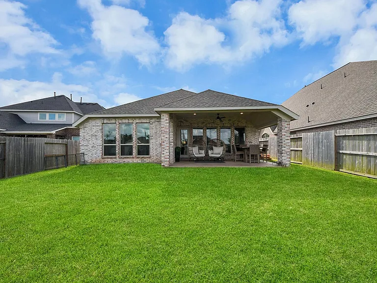 1711 Rustling Creek Dr — Photo 32