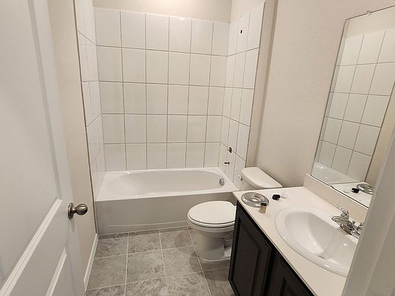 3rd image of 1214 Breezy Oak Dr