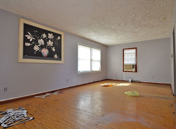 2nd image of 406 S Sterling St