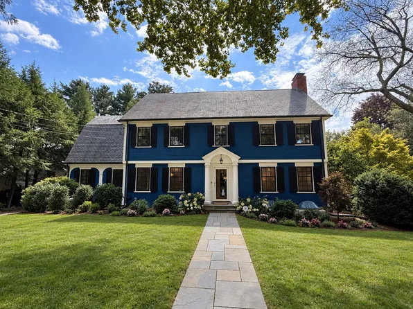 17 Glenoe Rd, Brookline, MA 02467