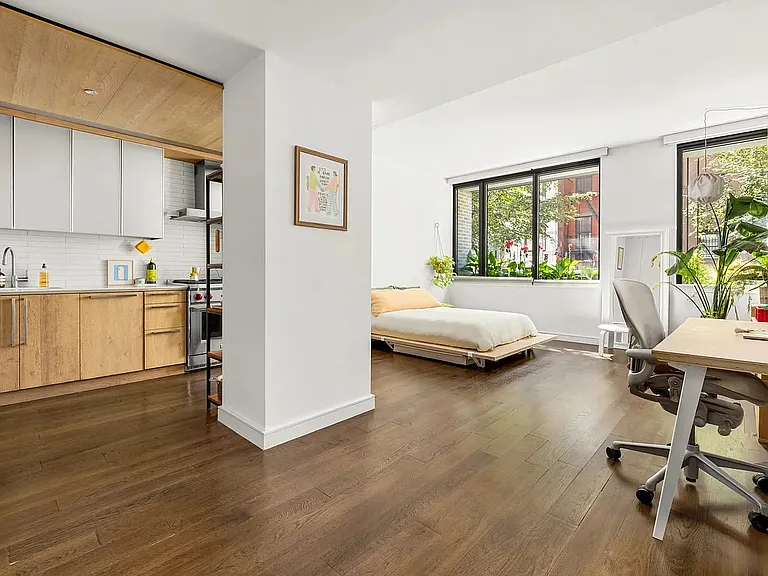 211 E 13th St #1D — Photo 1